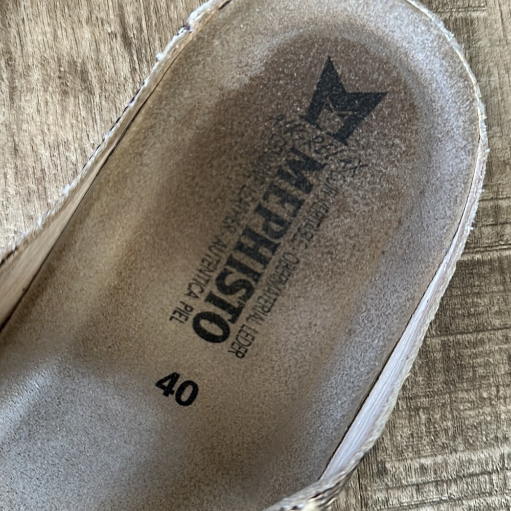 Mephisto Python Snake Thong Sandals 40 - image 2